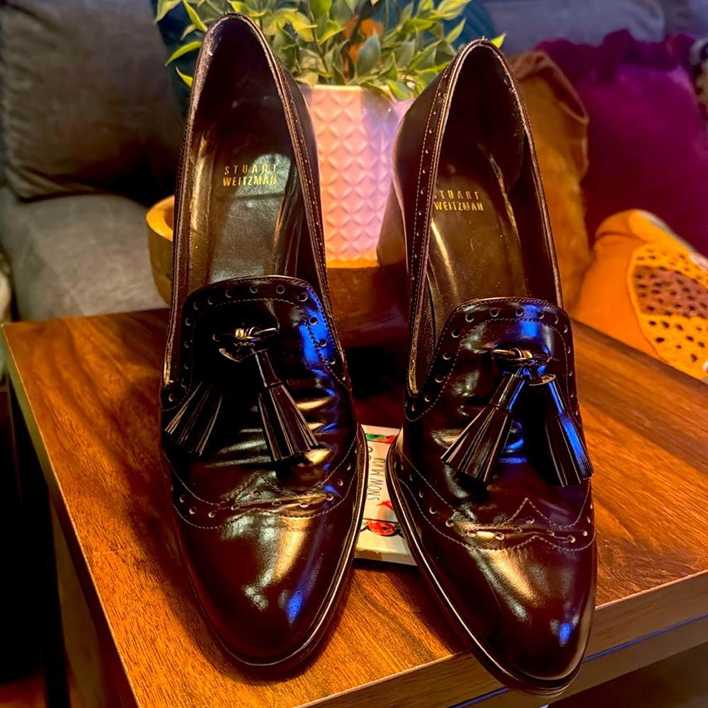 Stuart Weitzman Girl Thing Wing Tip Tassel Loafer size 9 great condition.